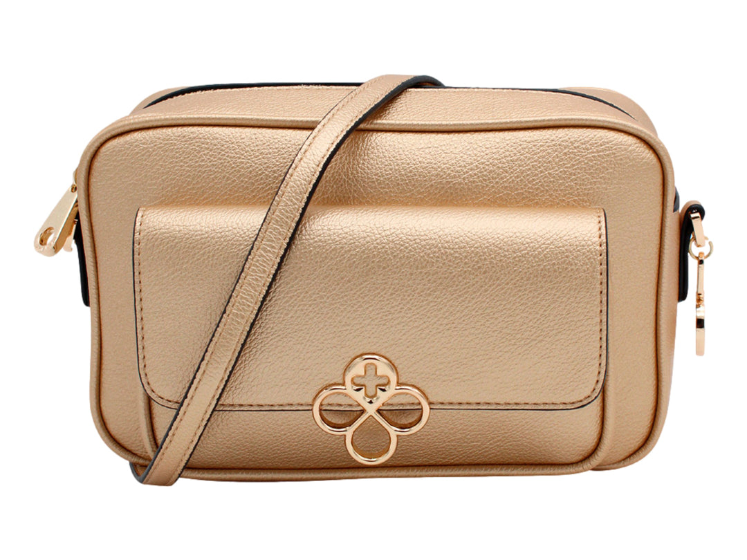 Bolso bandolera Jaime Ibiza en color oro con acabado brillante, cierre superior y detalle metálico frontal.