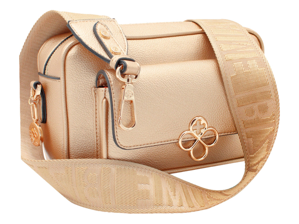 Bolso bandolera Jaime Ibiza en color oro con acabado brillante, cierre superior y detalle metálico frontal.