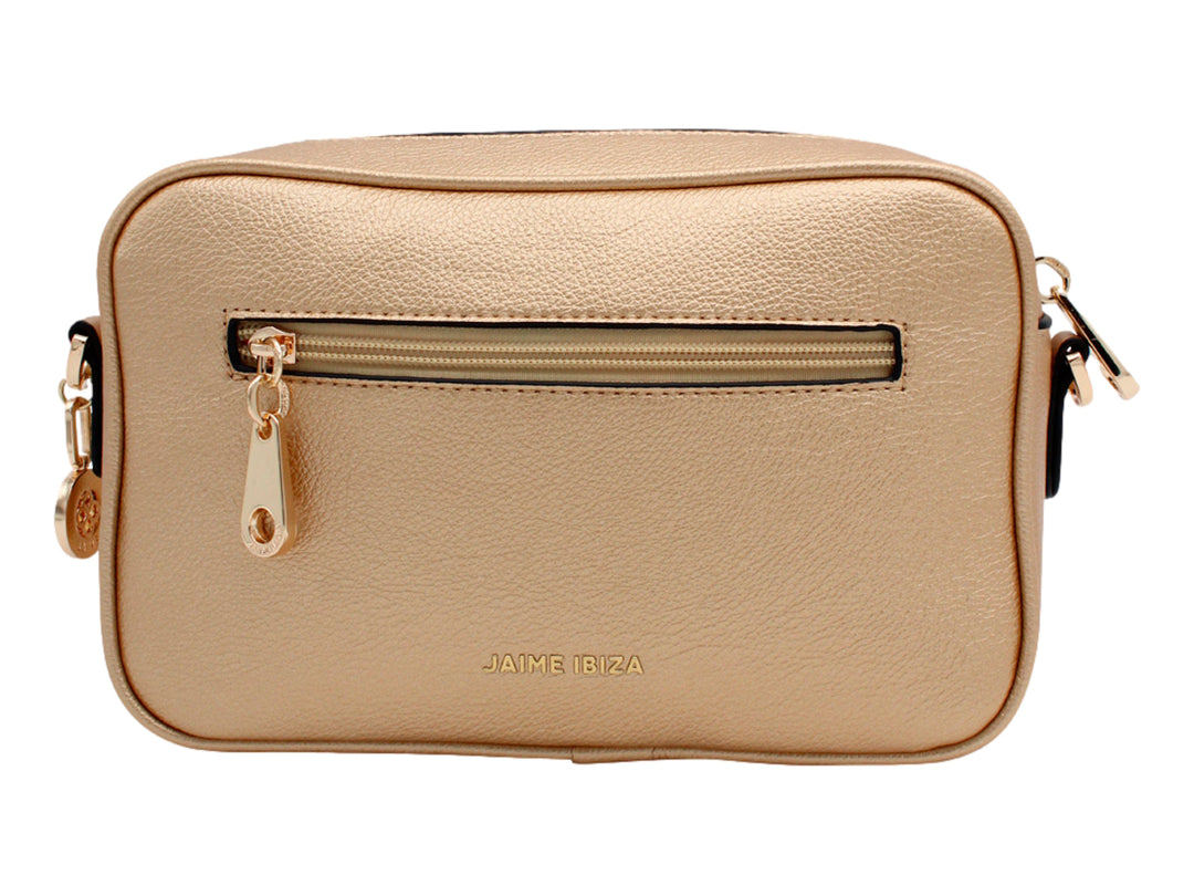 Bolso bandolera Jaime Ibiza en color oro con acabado brillante, cierre superior y detalle metálico frontal.