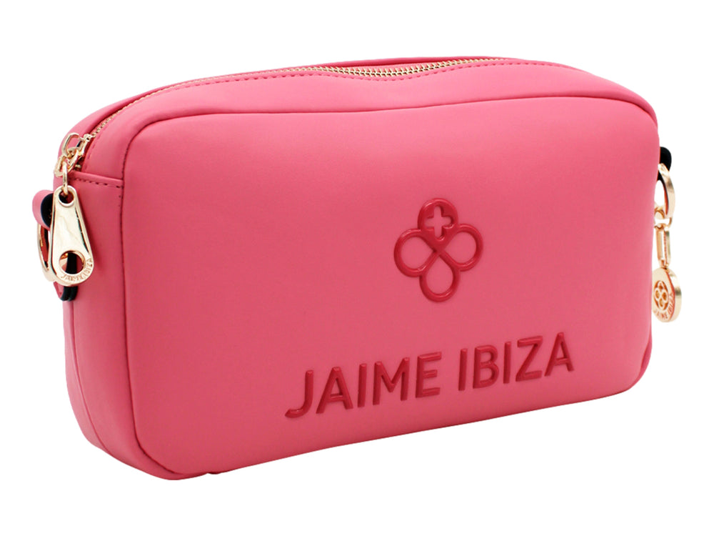 Bolso pequeño de color rosa con correa ajustable y detalles dorados de la marca Jaime Ibiza.