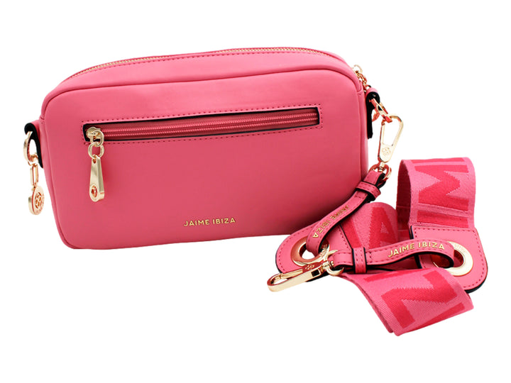 Bolso pequeño de color rosa con correa ajustable y detalles dorados de la marca Jaime Ibiza.