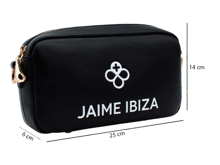 Bolso bandolera negro de Jaime Ibiza con logotipo blanco frontal y detalles metálicos en color dorado.