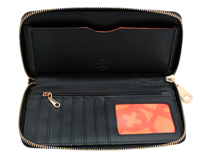 Cartera negra de Jaime Ibiza con correa de mano y herrajes dorados.