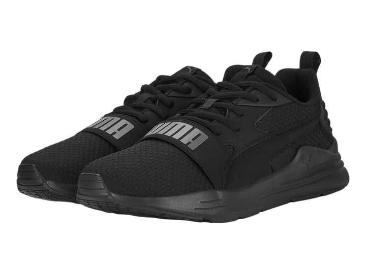 Tenis deportivos PUMA Wired Run Pure en color negro total con suela y detalles en gris oscuro.
