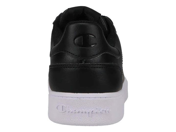 Tenis Champion para niños en color negro con suela blanca y cierre de cordones.