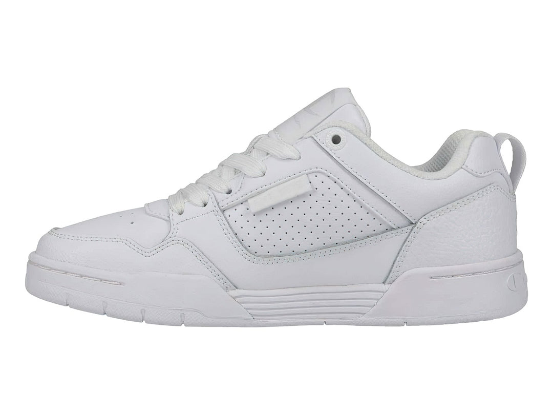 Tenis deportivos Champion color blanco total, diseño de corte bajo con logotipo en el lateral y suela robusta.