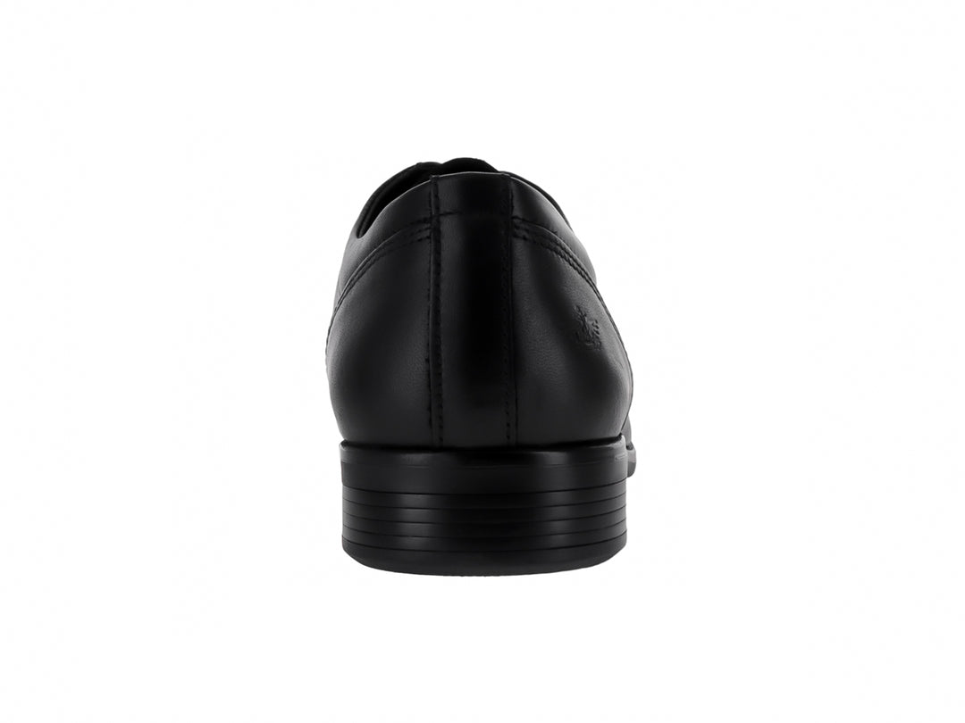 Zapato formal de cuero color negro con cordones y suela plana para hombre.