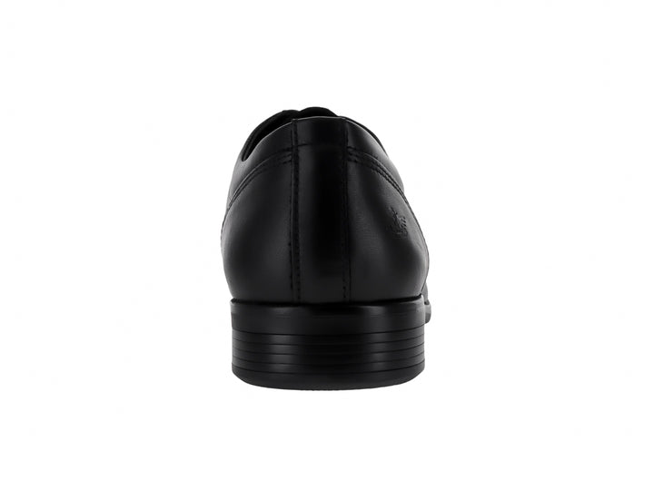 Zapato formal de cuero color negro con cordones y suela plana para hombre.