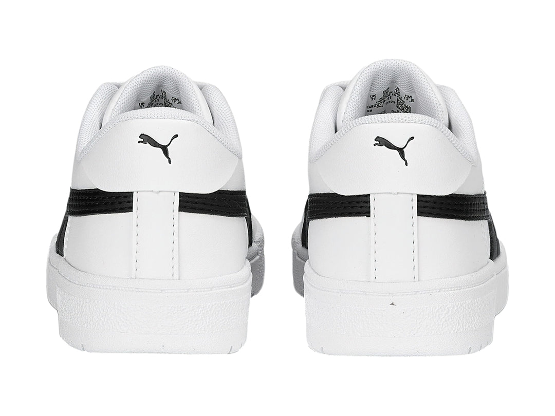 Tenis PUMA CA Pro Classic para niño en color blanco con franja lateral negra y suela blanca.