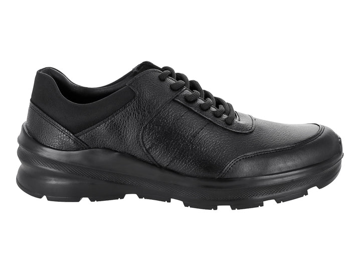 Zapato casual Merano modelo Floter en color negro, fabricado en cuero con textura y suela robusta.