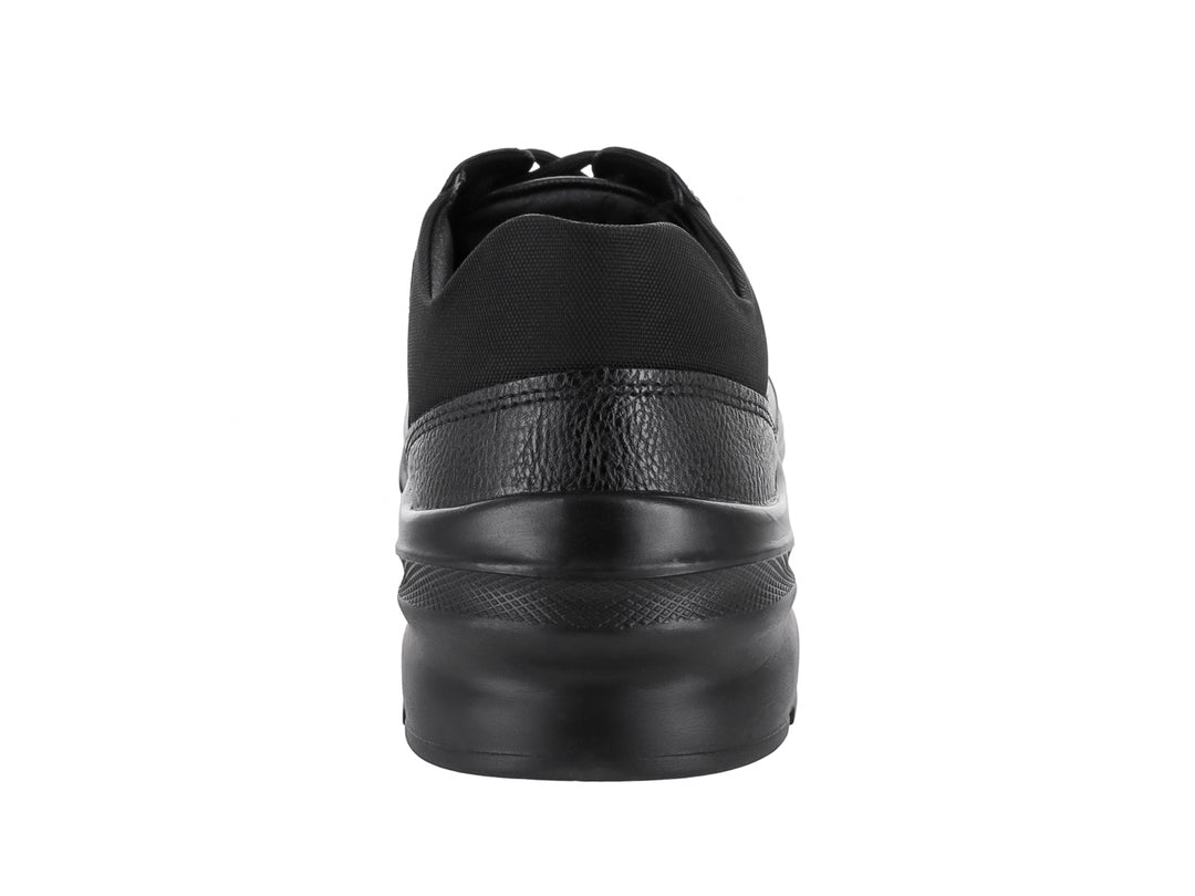 Zapato casual Merano modelo Floter en color negro, fabricado en cuero con textura y suela robusta.