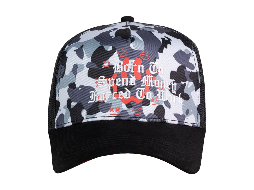 Gorra JC HATS estilo trucker con estampado de camuflaje gris y blanco, visera negra y texto frontal.