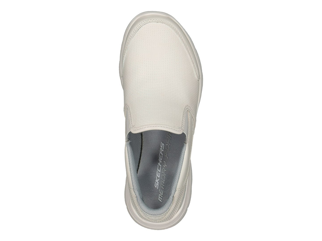 Zapato deportivo Skechers modelo Summits en color blanco, diseño slip-on sin cordones y suela blanca.