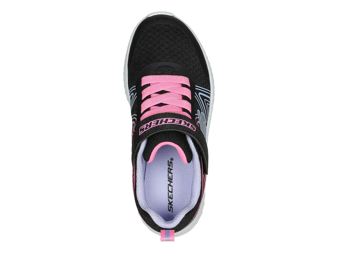 Tenis deportivos Skechers para niña en color negro con detalles ondulados en rosa y blanco, cierre de velcro y suela blanca.