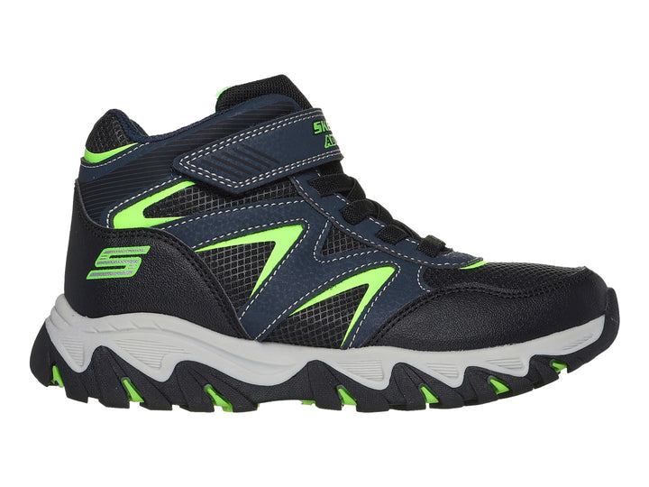 Tenis deportivos Skechers infantiles color azul marino con detalles verde lima y suela gris.
