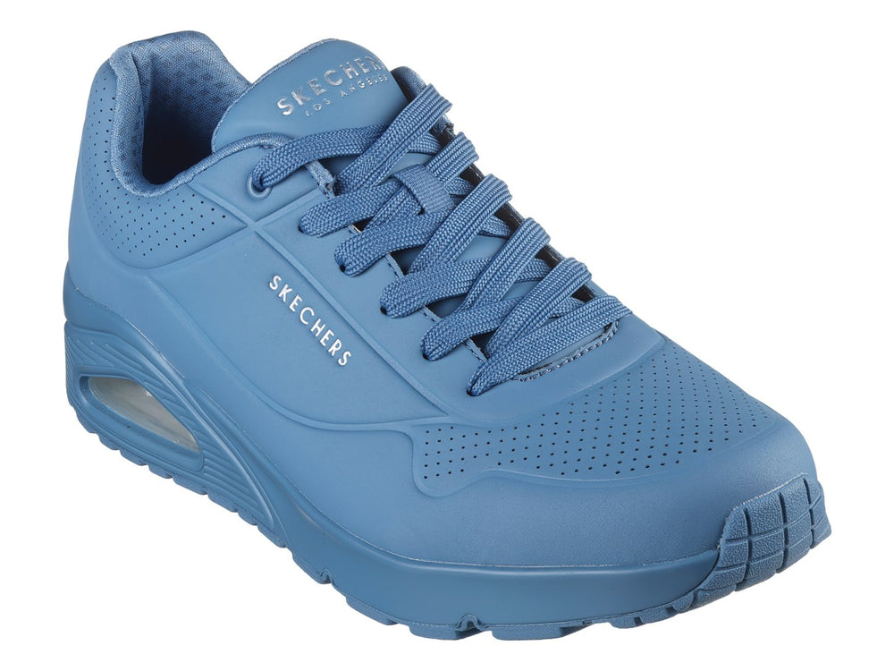 Tenis deportivos Skechers de color azul con suela amortiguada y detalles perforados.