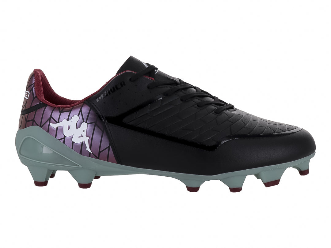 Zapato de fútbol Kappa color negro con suela verde Lodenfrost y detalles en morado.