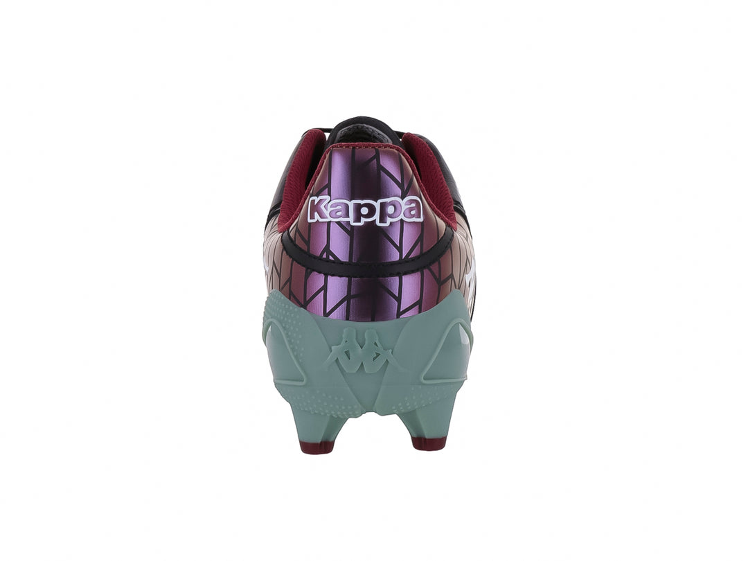Zapato de fútbol Kappa color negro con suela verde Lodenfrost y detalles en morado.