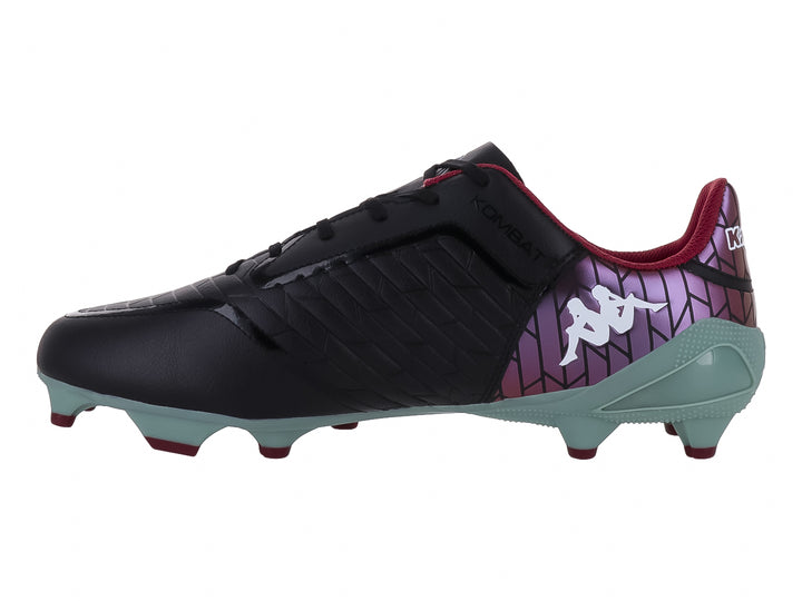 Zapato de fútbol Kappa color negro con suela verde Lodenfrost y detalles en morado.