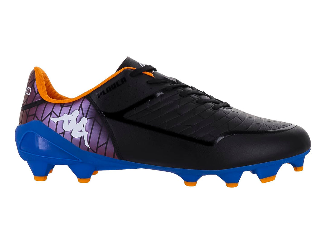 Botas de fútbol Kappa color negro y azul royal con tacos naranjas y detalles en morado.