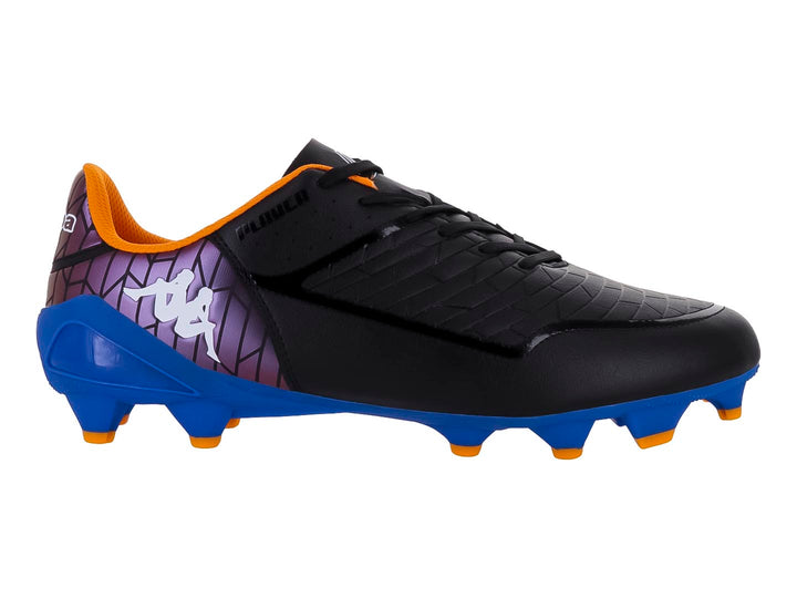 Botas de fútbol Kappa color negro y azul royal con tacos naranjas y detalles en morado.