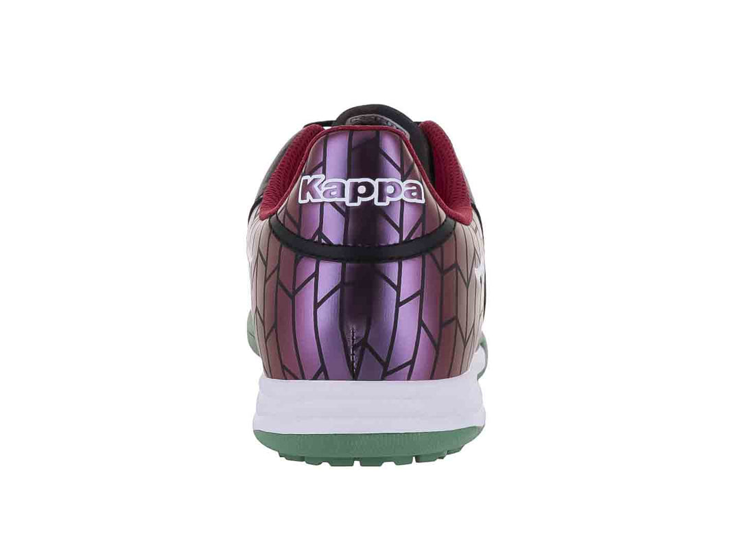 Zapato de fútbol Kappa en color negro con degradado morado en el talón y suela verde y blanca.