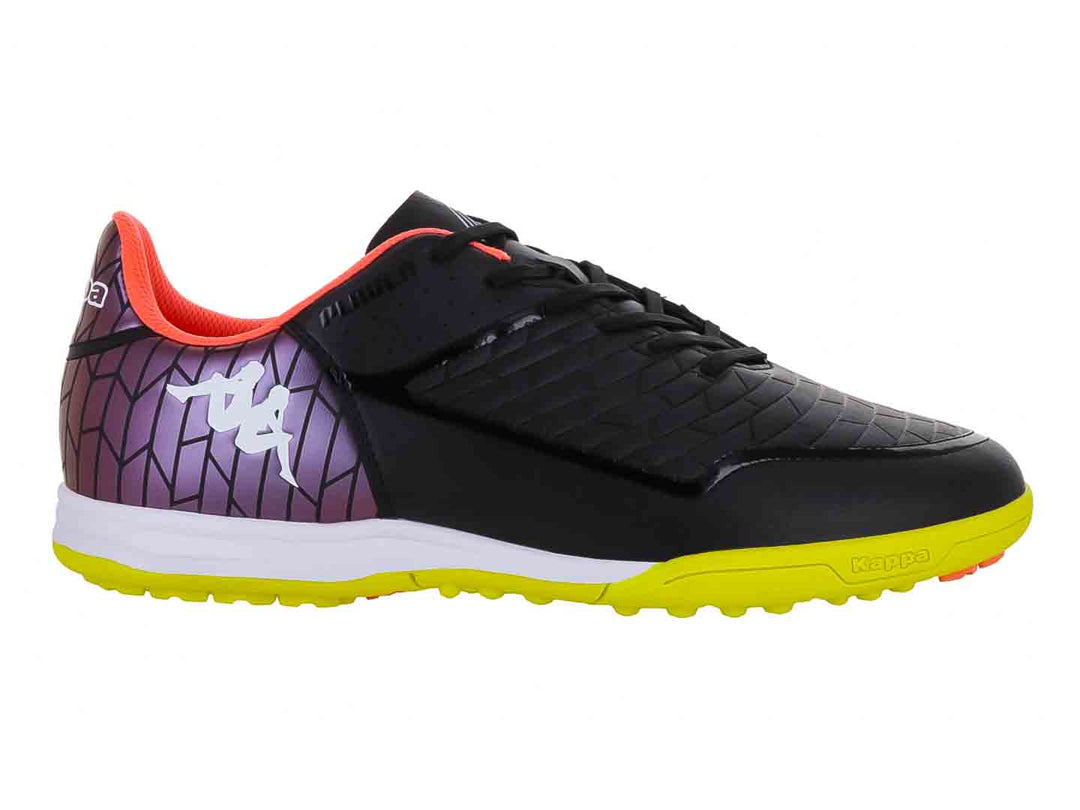 Zapato de fútbol Kappa color negro con detalles en verde neón y morado, suela blanca y verde para pasto sintético.