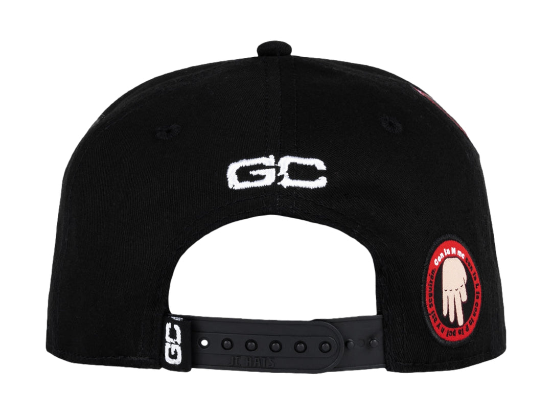 Gorra snapback color negro con logo MLP en rojo y blanco en el frente.