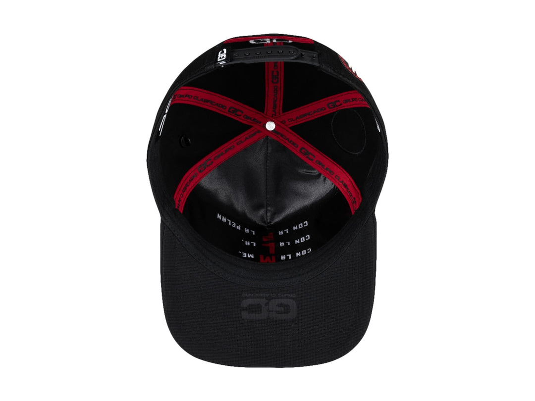 Gorra snapback color negro con logo MLP en rojo y blanco en el frente.