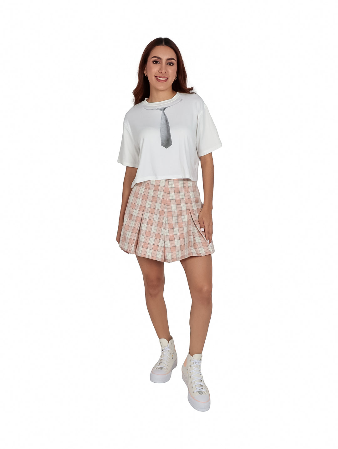 Conjunto de ropa para niña con camiseta blanca, corbata gris y falda a cuadros rosa y blanco.