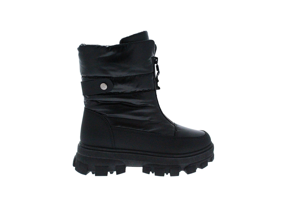 Bota negra acolchada de caña alta con suela track gruesa y correa con botón.
