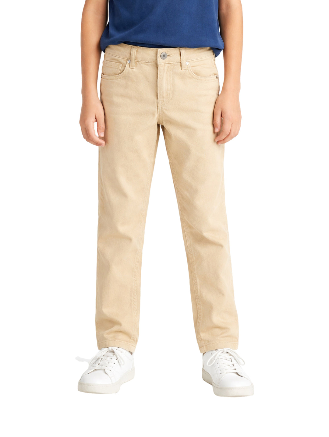 Pantalón de pana color nuez para niño con corte slim fit.