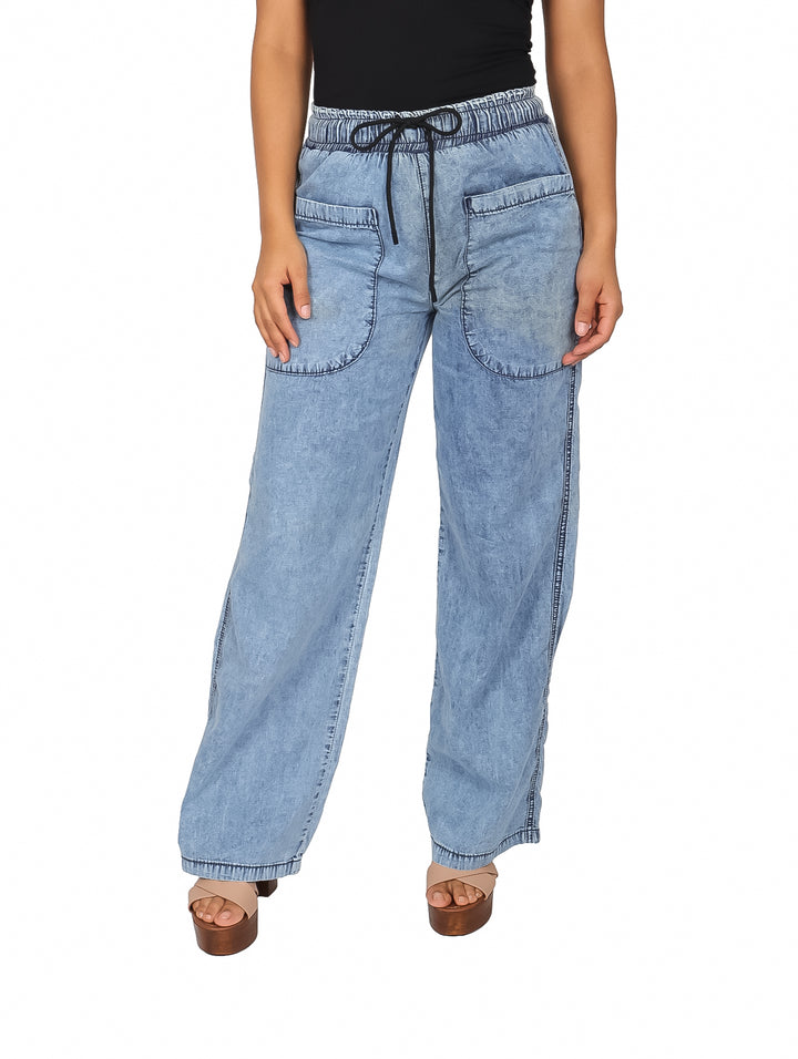 Pantalones tipo jogger rectos en color azul doble stone con cintura elástica y cordón negro para mujer.