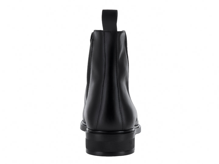 Bota tipo Chelsea de color negro con acabado brillante y elástico lateral.