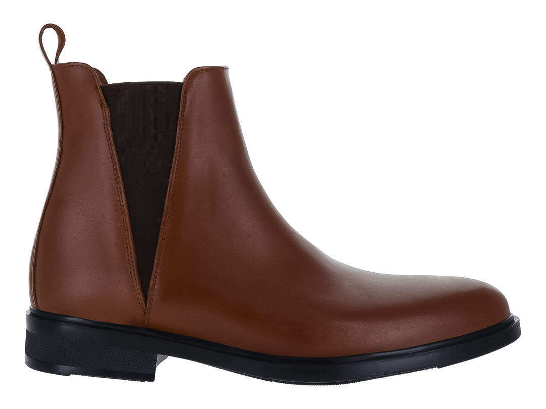 Botín estilo Chelsea color tabaco con panel elástico negro y suela negra para Hombre.
