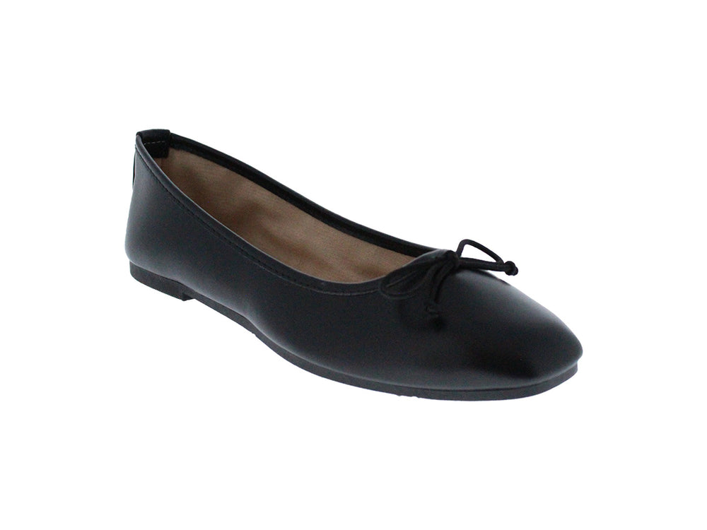 Zapato plano tipo balerina color negro con un pequeño moño decorativo en la punta.