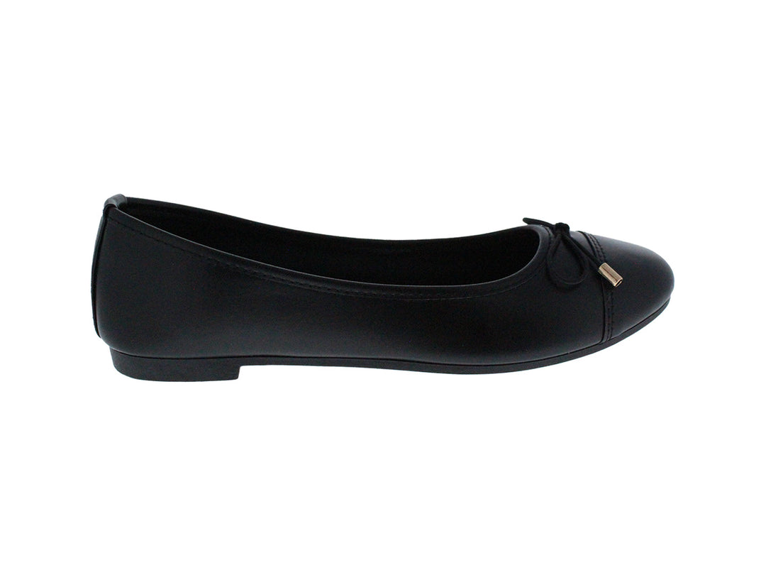 Zapatos planos tipo baletas color negro para mujer con un pequeño detalle de lazo dorado en la punta.