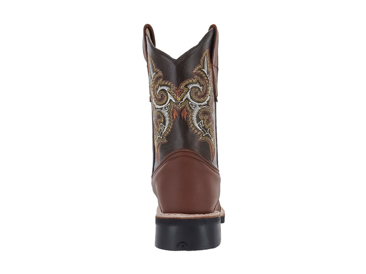 Bota vaquera para niño en color marrón con bordados decorativos en el eje y punta cuadrada.