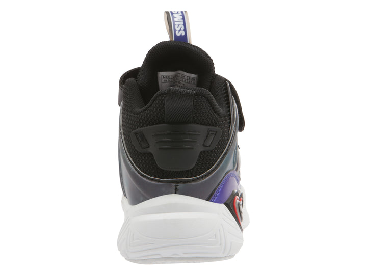 Tenis deportivos K-SWISS de bota en colores morado, negro y blanco con acabado brillante y correa ajustable.