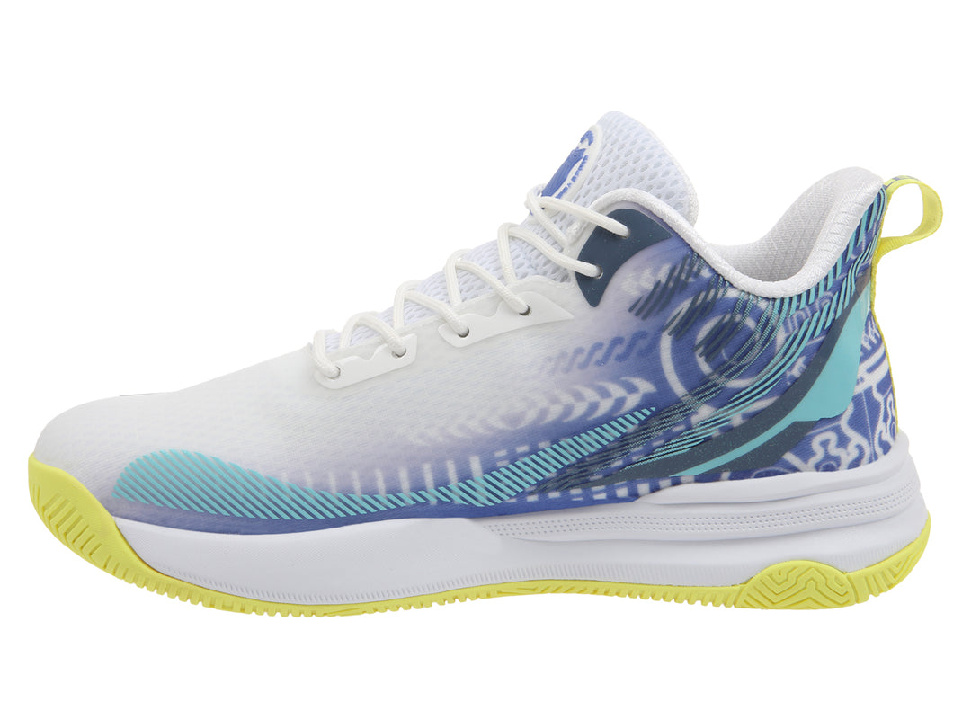 Tenis de baloncesto K-Swiss en colores blanco, azul y lima con diseño moderno y dinámico.