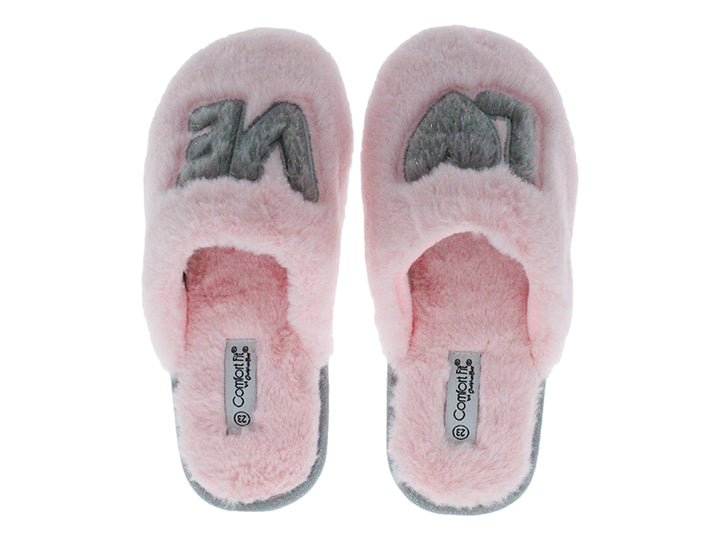 Par de pantuflas color rosa con detalles en gris y textura de peluche suave.