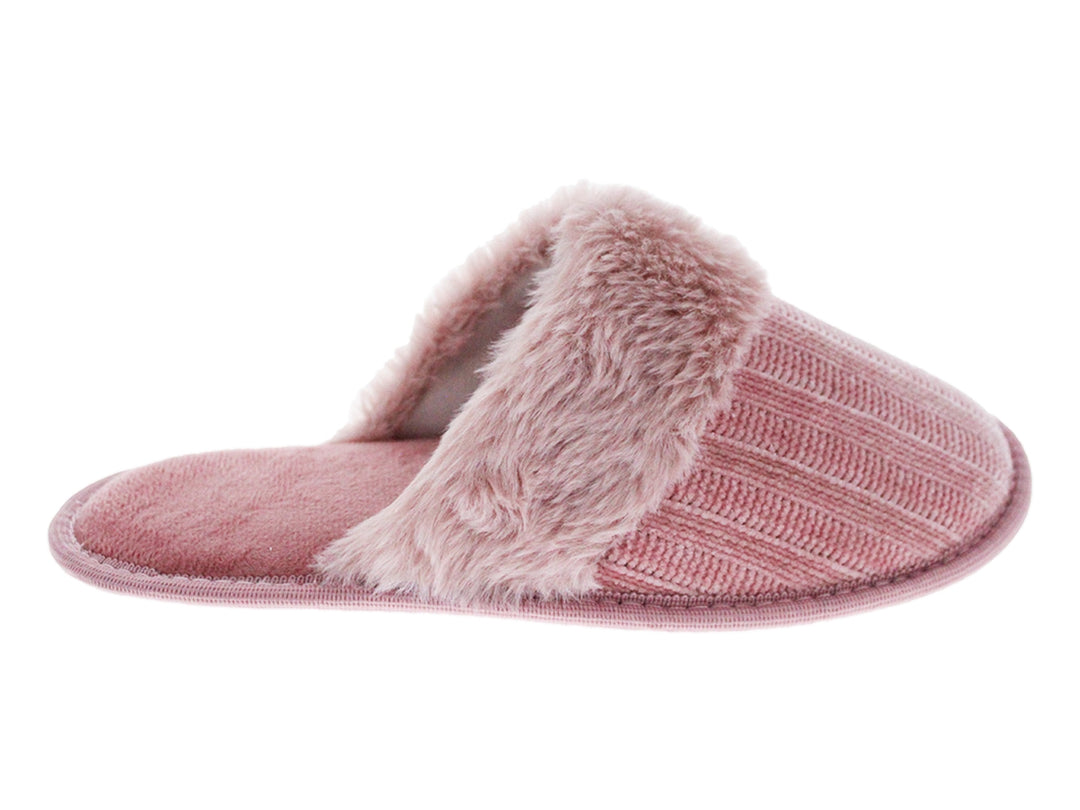 Pantufla rosa de Comfort Fit con interior de peluche y exterior acanalado.