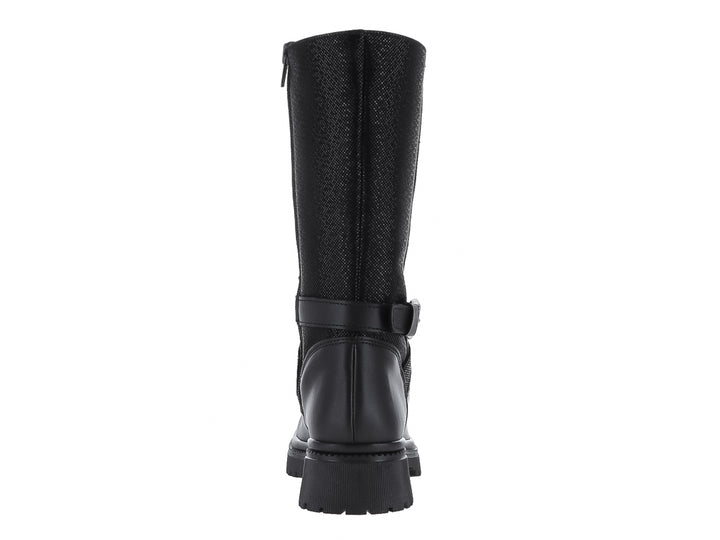 Bota negra de caña alta con hebilla plateada y suela track para niña.