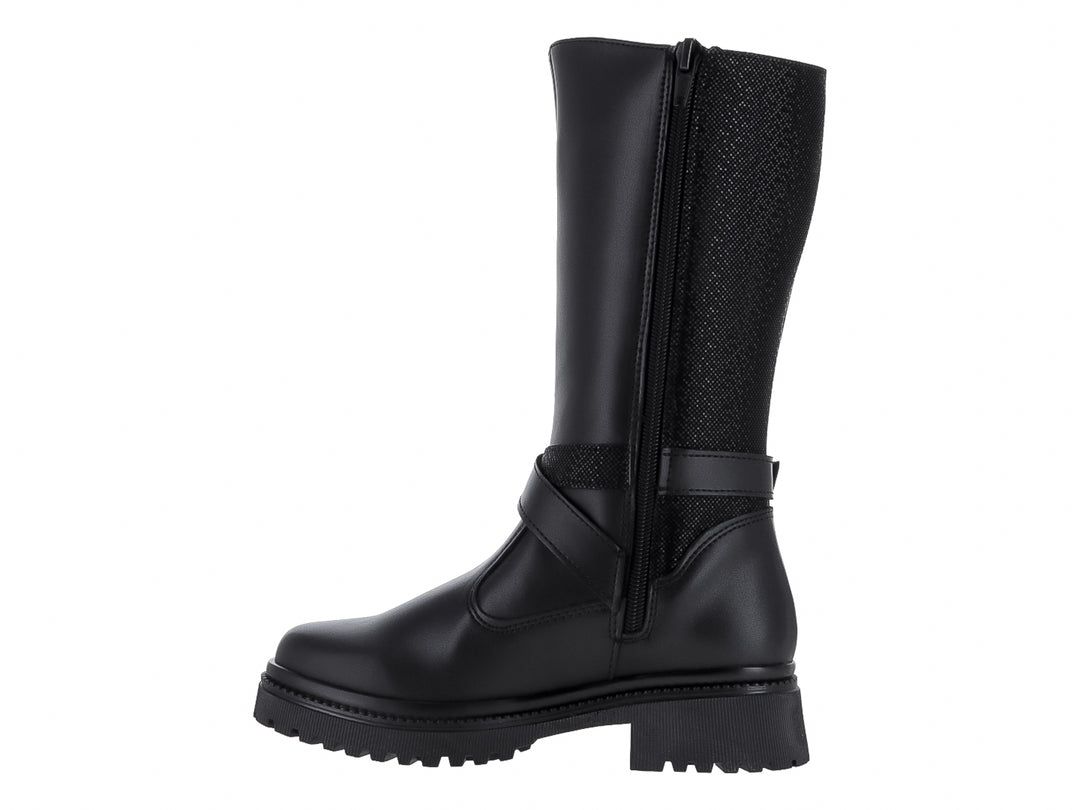 Bota negra de caña alta con hebilla plateada y suela track para niña.