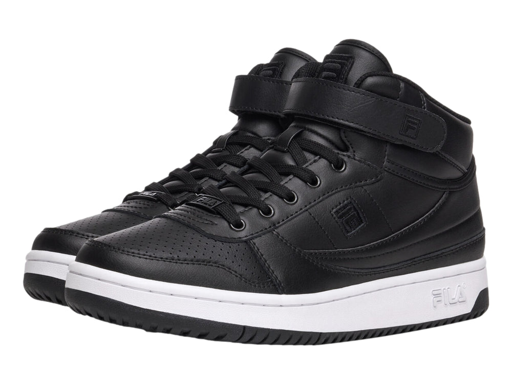 Tenis FILA de bota alta color negro con suela blanca y correa ajustable en el tobillo.