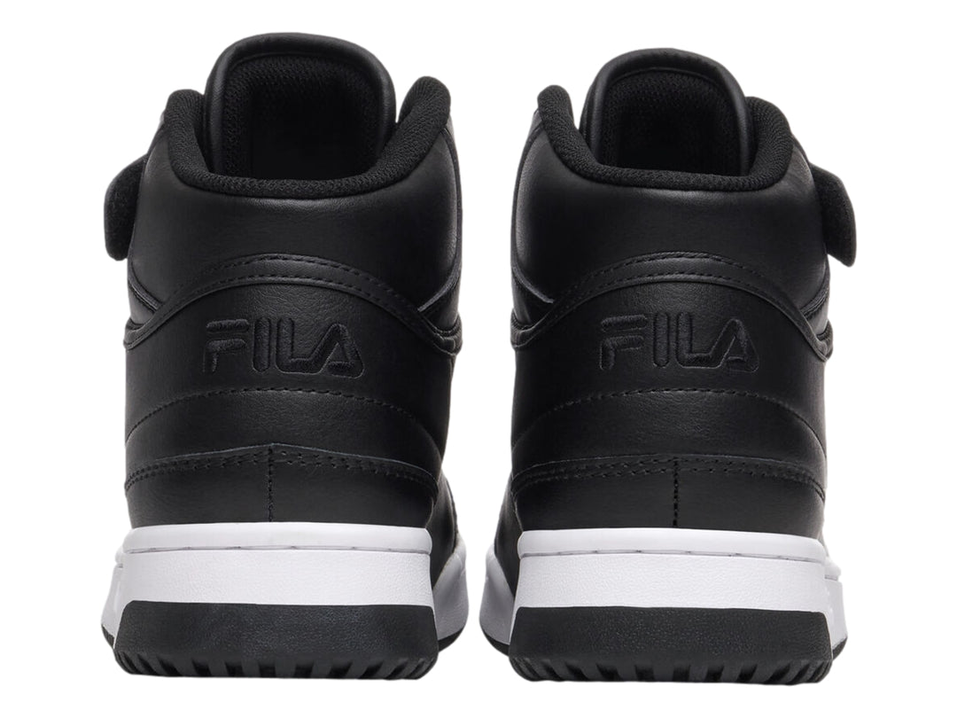 Tenis FILA de bota alta color negro con suela blanca y correa ajustable en el tobillo.