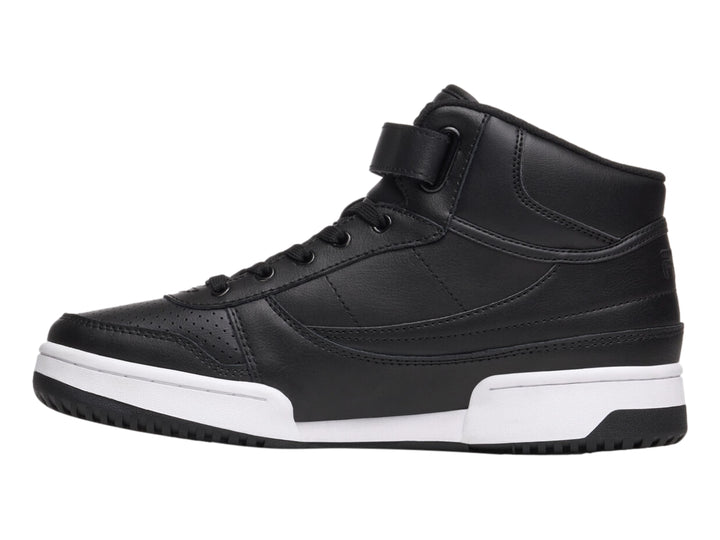 Tenis FILA de bota alta color negro con suela blanca y correa ajustable en el tobillo.