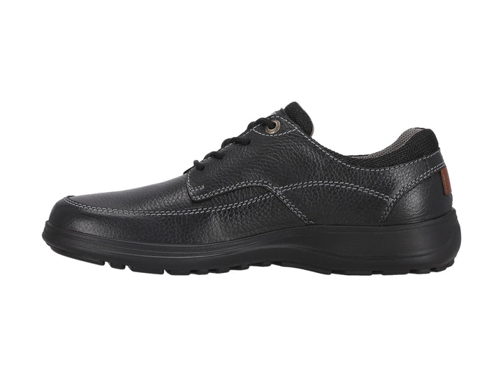 Zapato casual Hush Puppies color negro con cordones y suela negra.
