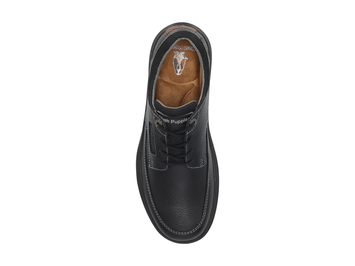 Zapato casual Hush Puppies color negro con cordones y suela negra.