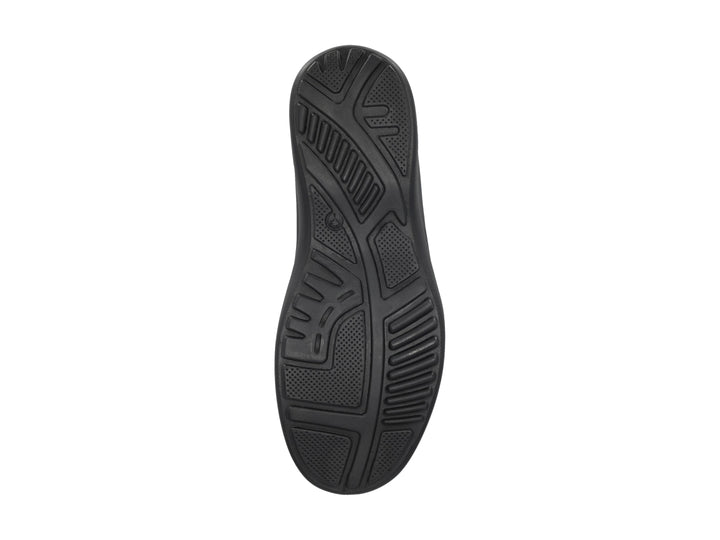 Zapato casual Hush Puppies color negro con cordones y suela negra.